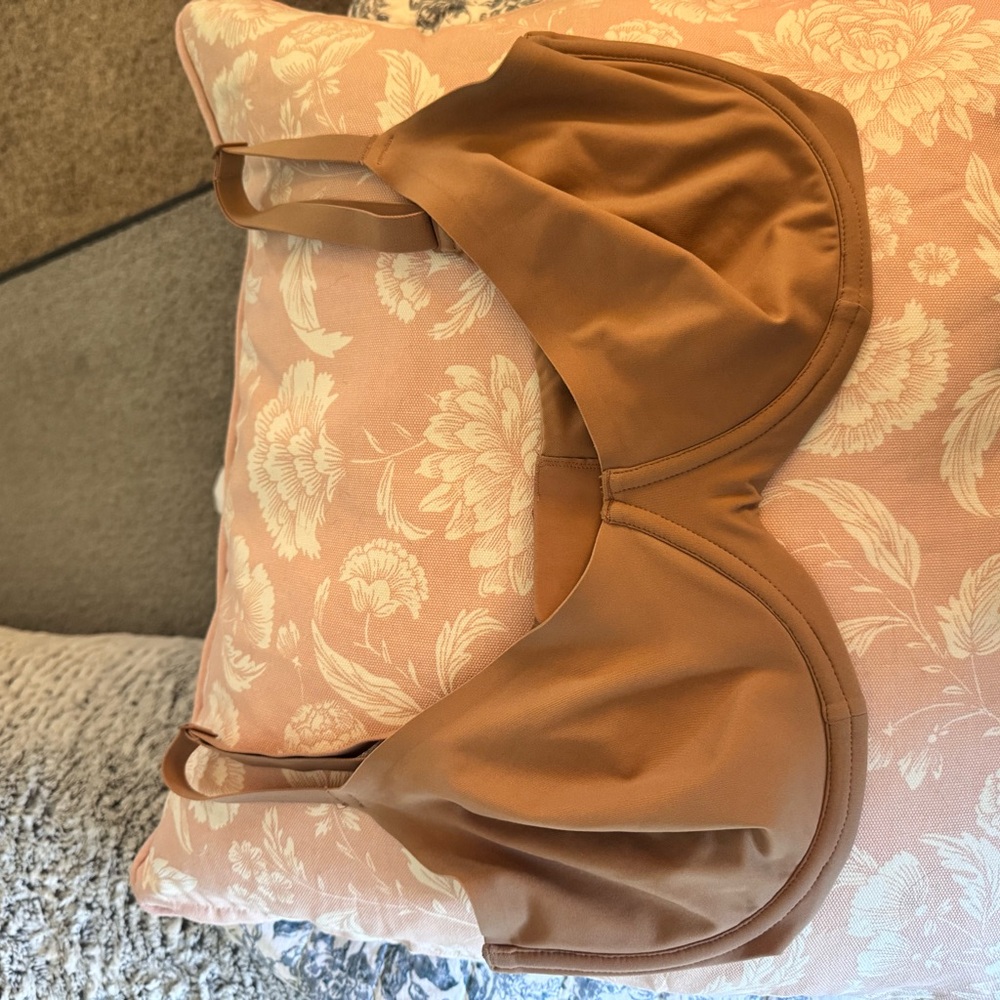 SKIMS Tan Bra 36DDD